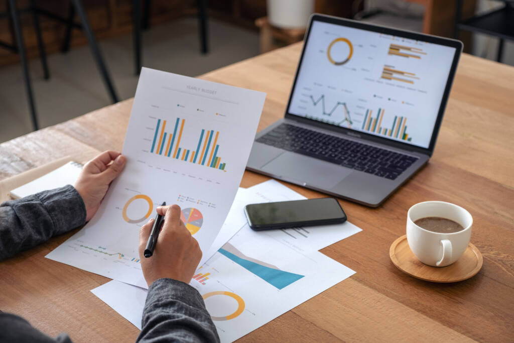 4 Ways a Fractional CFO Fixes Restaurant Profitability
